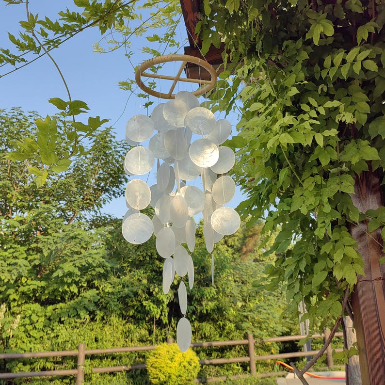 Capiz-Muschel Windspiel, weißes Küstendekor, handgefertigtes Windspiel für Veranda, Garten, Balkon