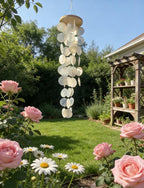 Dekoratives Windspiel aus Muscheln und Kristallkugel für Fenster, Garten und Terrasse, Weiß