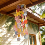 Regenbogen Capiz Muschel Windspiel, handgefertigtes buntes Mobile für Terrasse, Veranda und Garten, 70 cm Länge