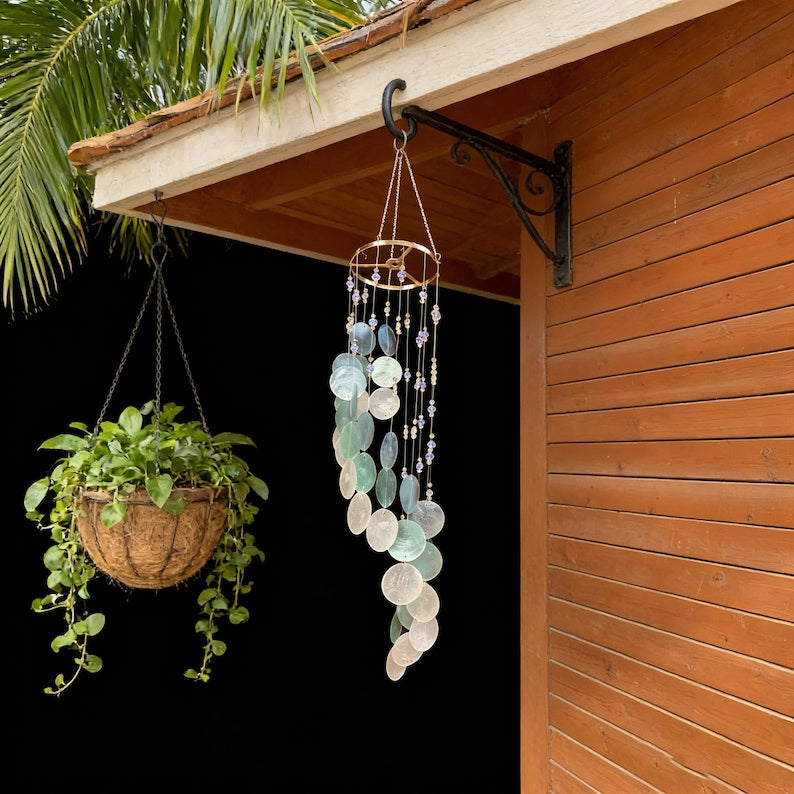 Capiz-Muschel Windspiel mit blauen, grünen und weißen Muscheln, Küstendekoration, 81 cm, handgefertigt