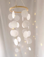 Capiz-Mobile MOONLIGHT WHISPER, Weiß, Handgefertigt, 40 cm Höhe, Windspiel, Deko