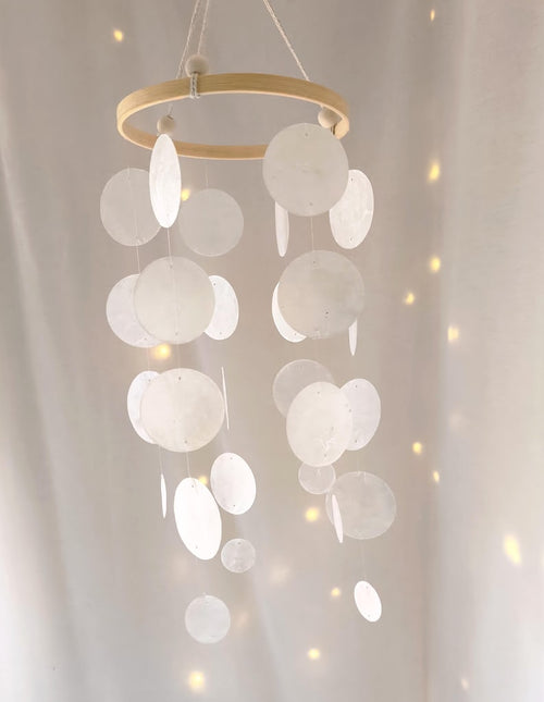 Capiz-Mobile MOONLIGHT WHISPER, Weiß, Handgefertigt, 40 cm Höhe, Windspiel, Deko