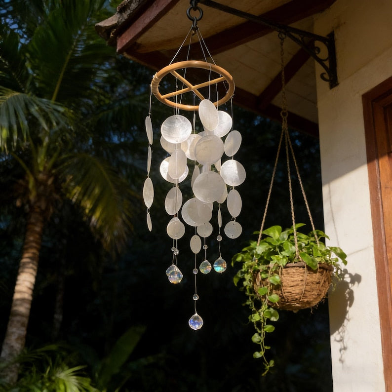 Windspiel aus Capiz-Muscheln, weiß, 68-69 cm, Küsten-Sonnenfänger für Terrasse und Garten