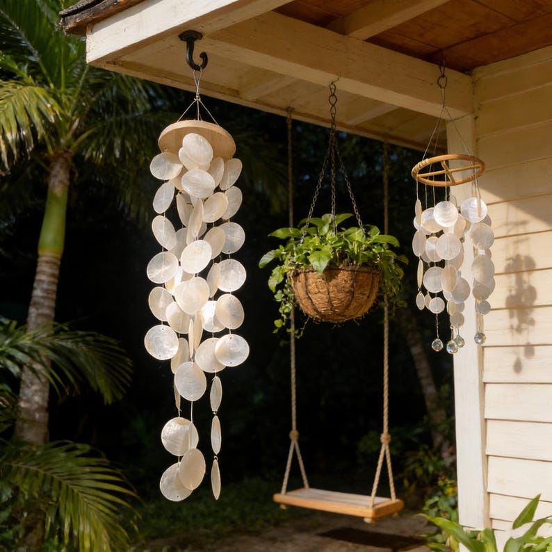 Windspiel aus Capiz-Muscheln, weiß, 68-69 cm, Küsten-Sonnenfänger für Terrasse und Garten