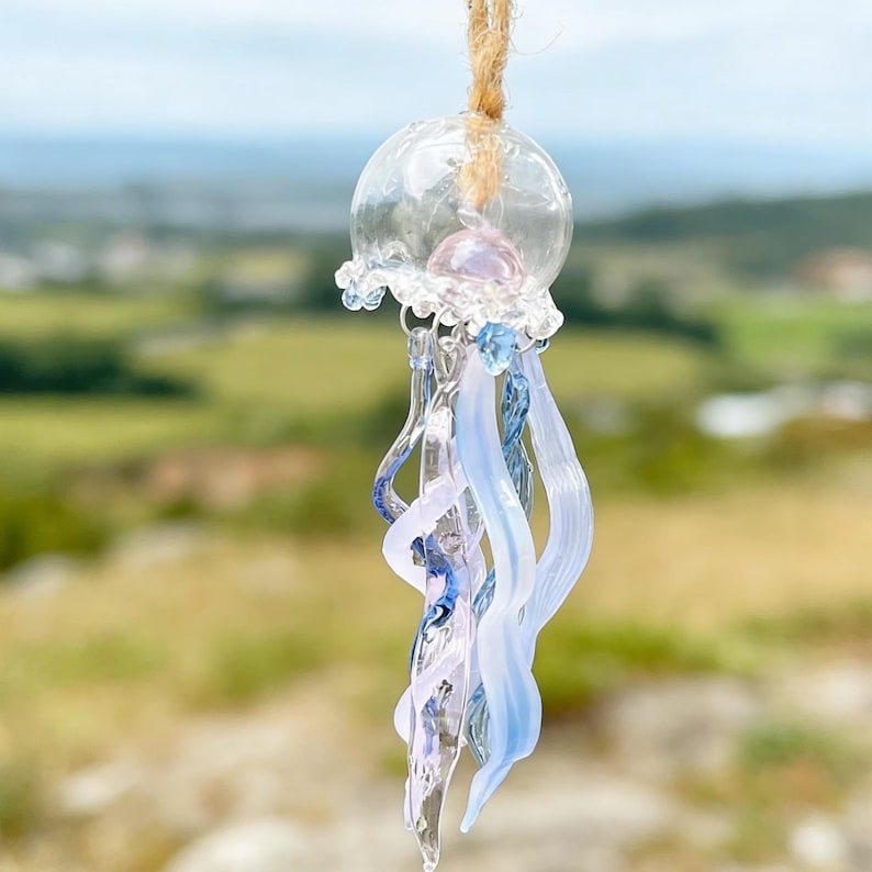 Handgemachtes Glasquallen-Windspiel zum Aufhängen – Mehrschichtiges Design, Innen- und Außenbereich