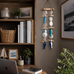 Küsten-Windspiel Handgefertigt 6 Fische Blau Weiß, Muschelscheiben, Boho Nautische Wanddeko für Innen und Außen, 56 cm