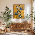 Wandbild Blauschwalbe Scherenschnitt-Optik botanisches Poster Senfgelb Galeriedekoration