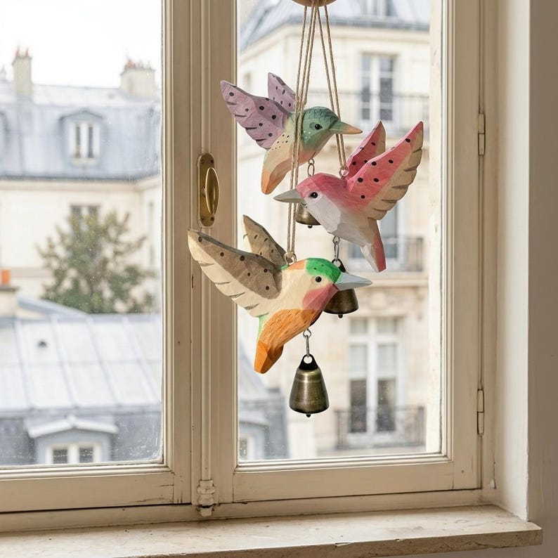 Geschnitztes Kolibri-Windspiel aus Massivholz für Außenbereiche, Hängedekoration für Terrasse, Balkon und Garten – 3 Stiloptionen