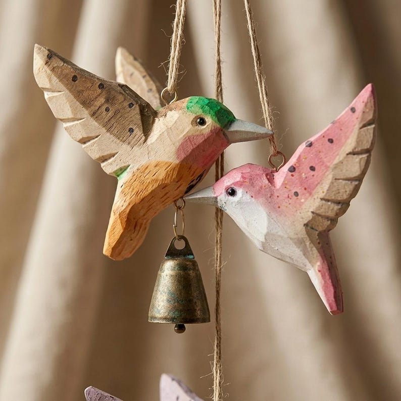 Geschnitztes Kolibri-Windspiel aus Massivholz für Außenbereiche, Hängedekoration für Terrasse, Balkon und Garten – 3 Stiloptionen