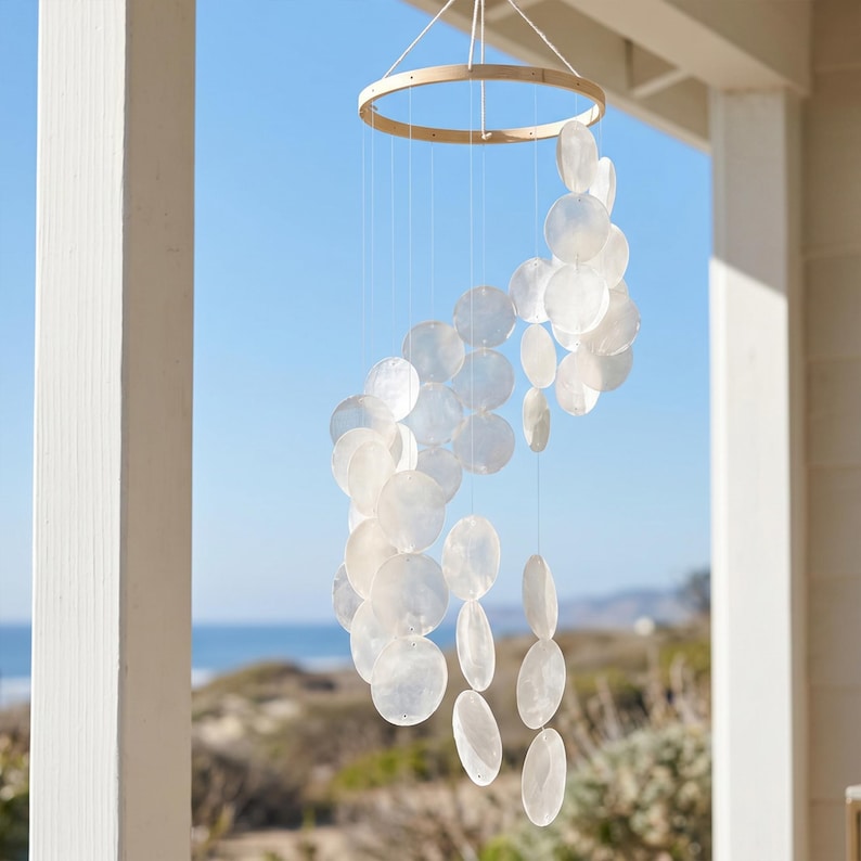 Handgemachtes Muschel-Windspiel, buntes Küsten-Boho-Mobile, Strand Deko für Balkon Terrasse Veranda