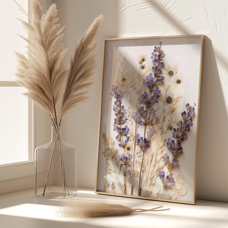 Kunstdruck mit gepresstem Lavendel, Wanddekoration mit lila Wildblumen, Poster mit getrockneten Wiesenblumen, Schlafzimmerdekoration im ländlichen Provence-Stil