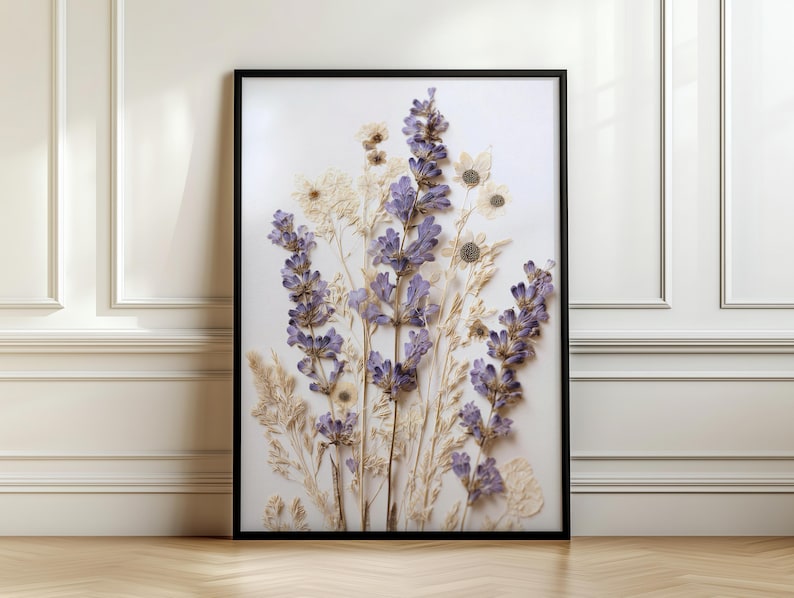 Kunstdruck mit gepresstem Lavendel, Wanddekoration mit lila Wildblumen, Poster mit getrockneten Wiesenblumen, Schlafzimmerdekoration im ländlichen Provence-Stil