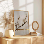 Kintsugi-Pflaumenblüten-Poster als Wanddekoration – Cremefarbene Zweige, geschmückt mit goldenen Pflaumenblüten, Frühlingsdekoration, Kirschblütenkunst