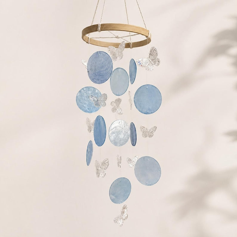Schmetterling Muschel Windspiel, Capiz Muschel Mobile, Boho Fensterschmuck, Küsten Deko, 12x35cm