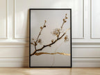Kintsugi-Pflaumenblüten-Poster als Wanddekoration – Cremefarbene Zweige, geschmückt mit goldenen Pflaumenblüten, Frühlingsdekoration, Kirschblütenkunst