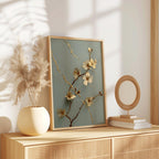 Kintsugi-Pflaumenblüten-Druck | Wandbild mit blauen Salbeizweigen und goldenen Details